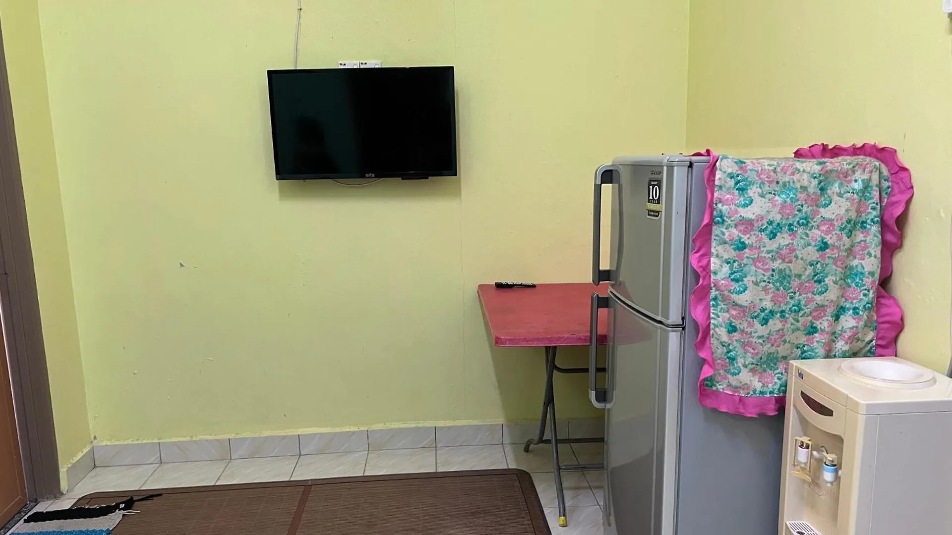 Oyo 90967 Homestay Chalet Warisan Siti Padang Mat Sirat 2*,