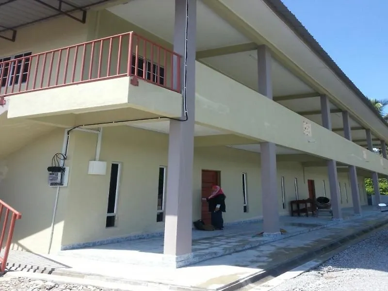 Oyo 90967 Homestay Chalet Warisan Siti Padang Mat Sirat